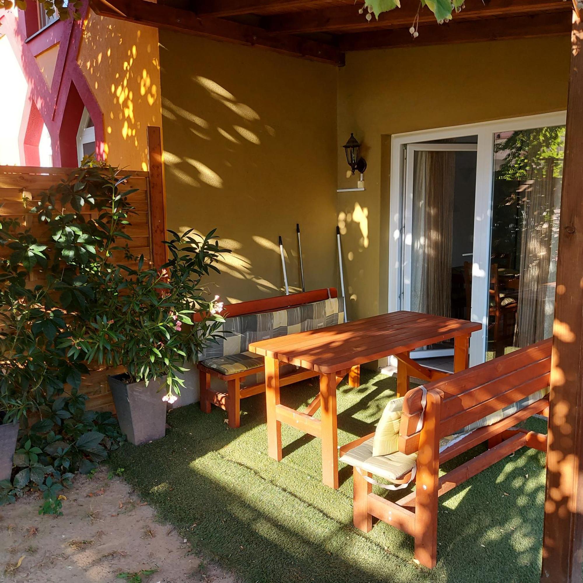 Petra Vendeghaz Otel Szekszárd Dış mekan fotoğraf