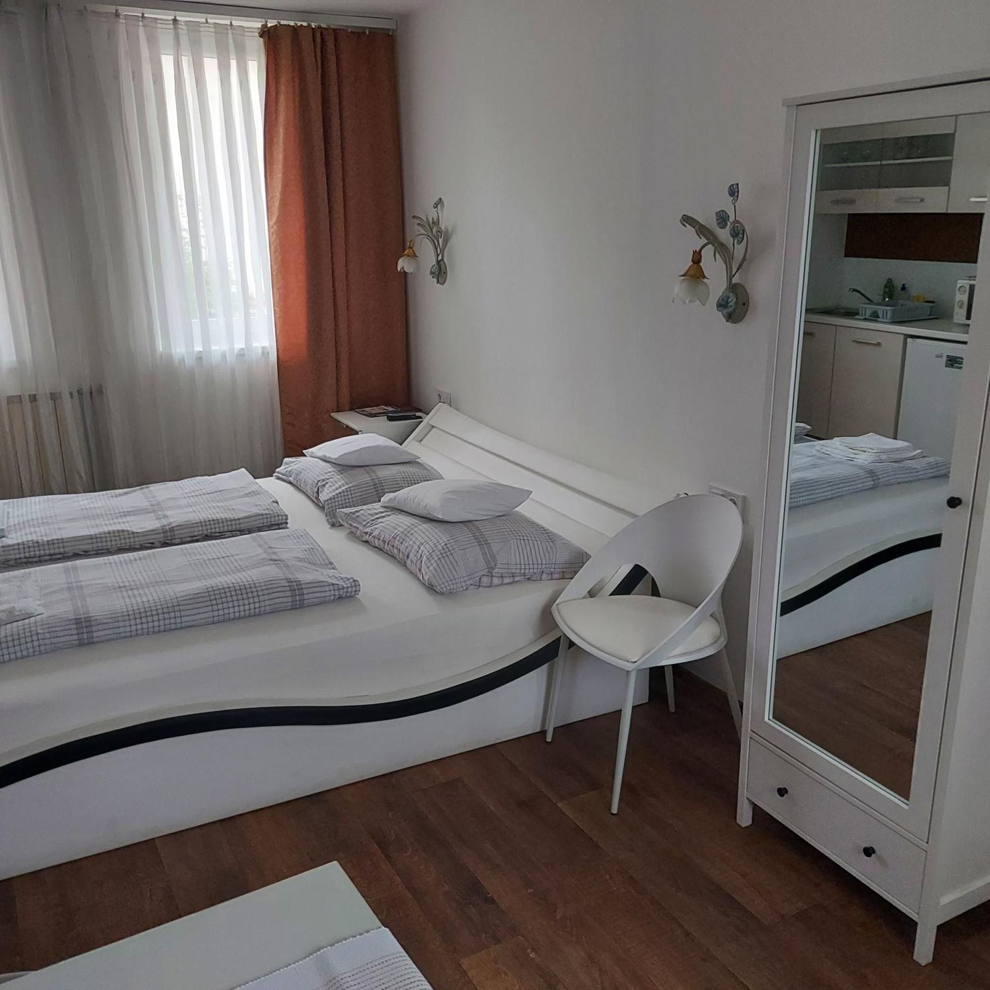 Petra Vendeghaz Otel Szekszárd Dış mekan fotoğraf