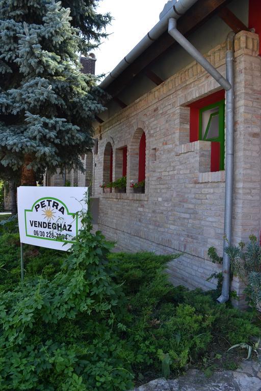 Petra Vendeghaz Otel Szekszárd Dış mekan fotoğraf